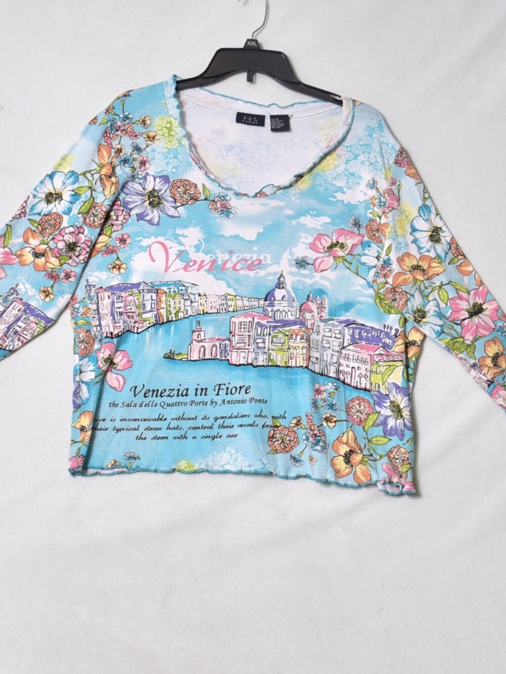 R. Q. T. Woman Venice Blouse Size 1X City Scene